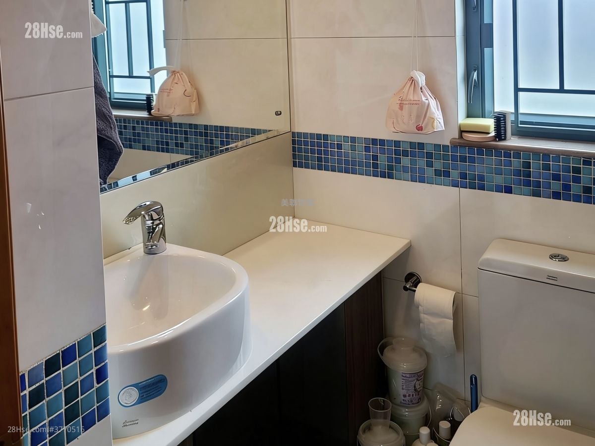 Pokfulam Terrace Sell 3 Bedrooms , 2 Bathrooms 676 ft²