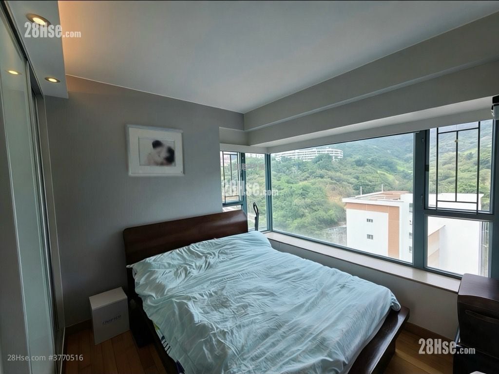 Pokfulam Terrace Sell 3 Bedrooms , 2 Bathrooms 676 ft²