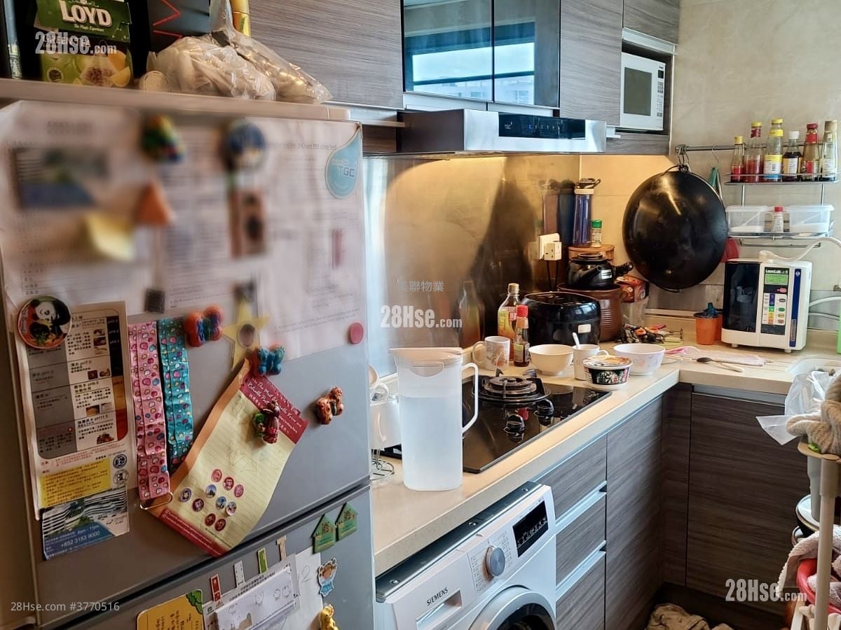 Pokfulam Terrace Sell 3 Bedrooms , 2 Bathrooms 676 ft²