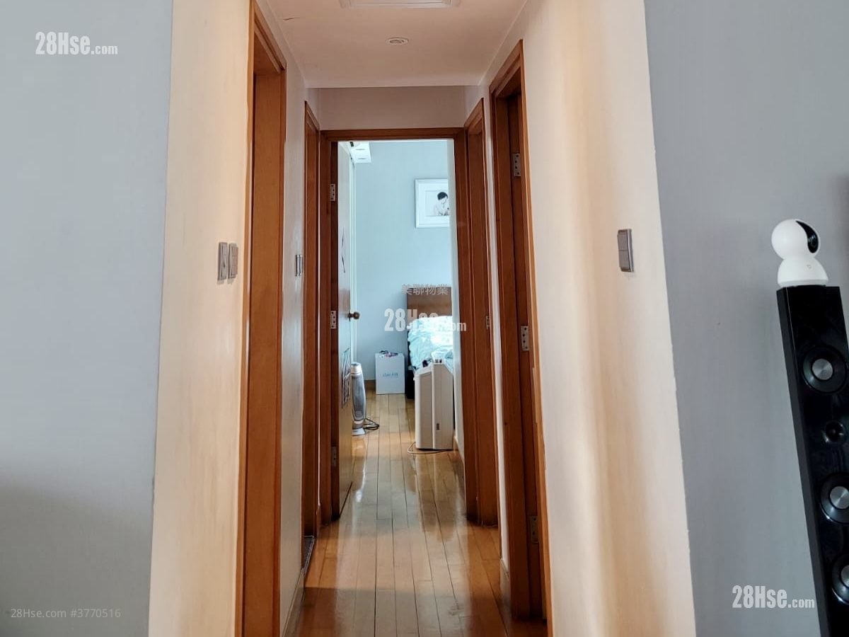 Pokfulam Terrace Sell 3 Bedrooms , 2 Bathrooms 676 ft²