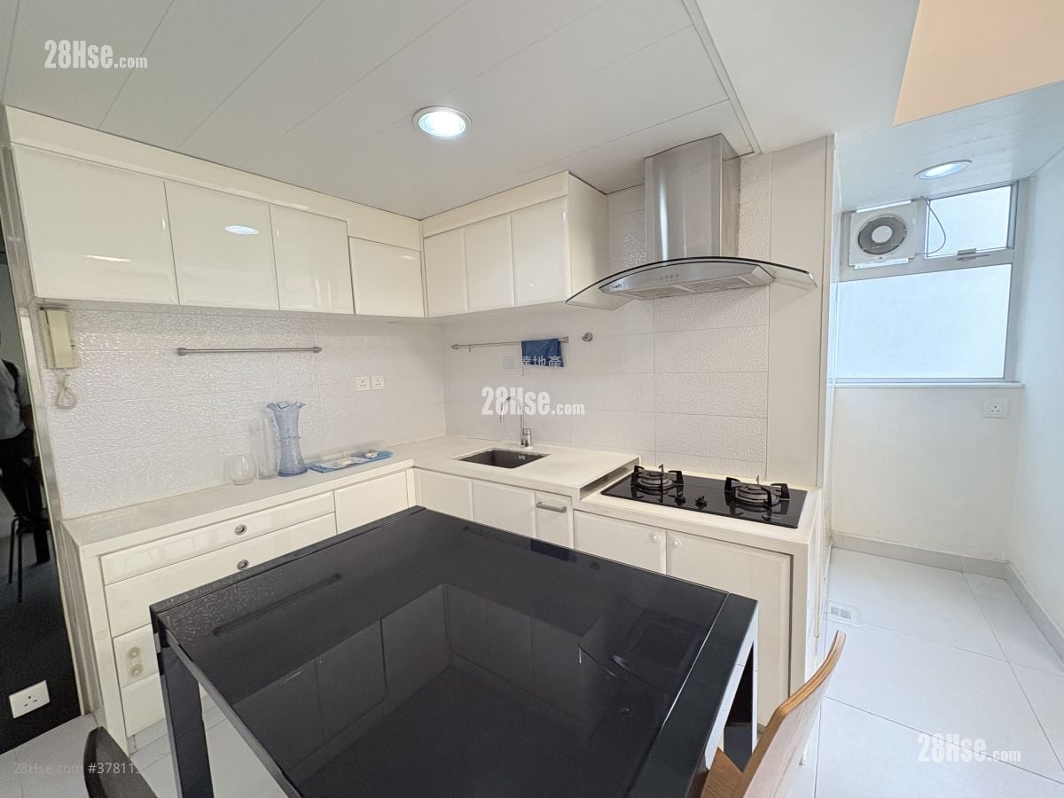 Mei Foo Sun Chuen Sell 3 Bedrooms , 2 Bathrooms 602 ft²