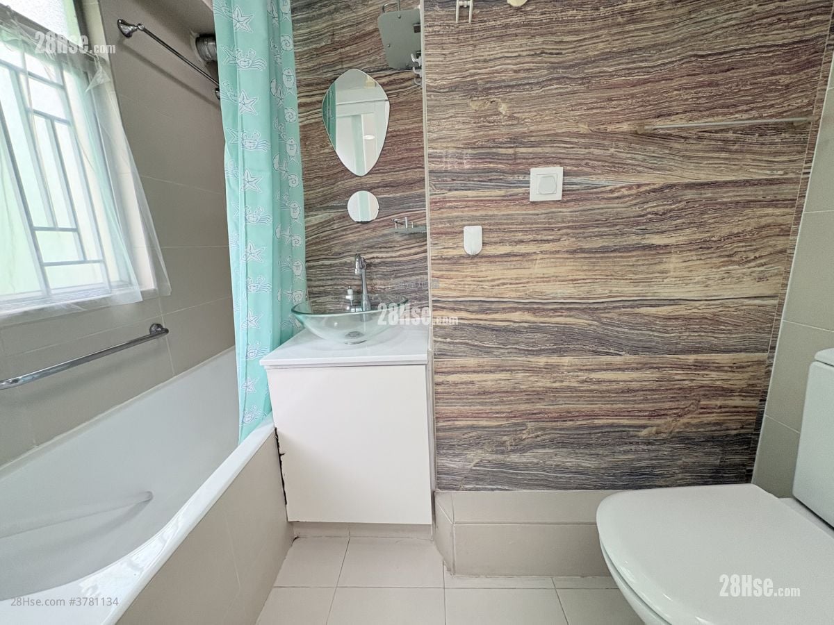 Mei Foo Sun Chuen Sell 3 Bedrooms , 2 Bathrooms 602 ft²