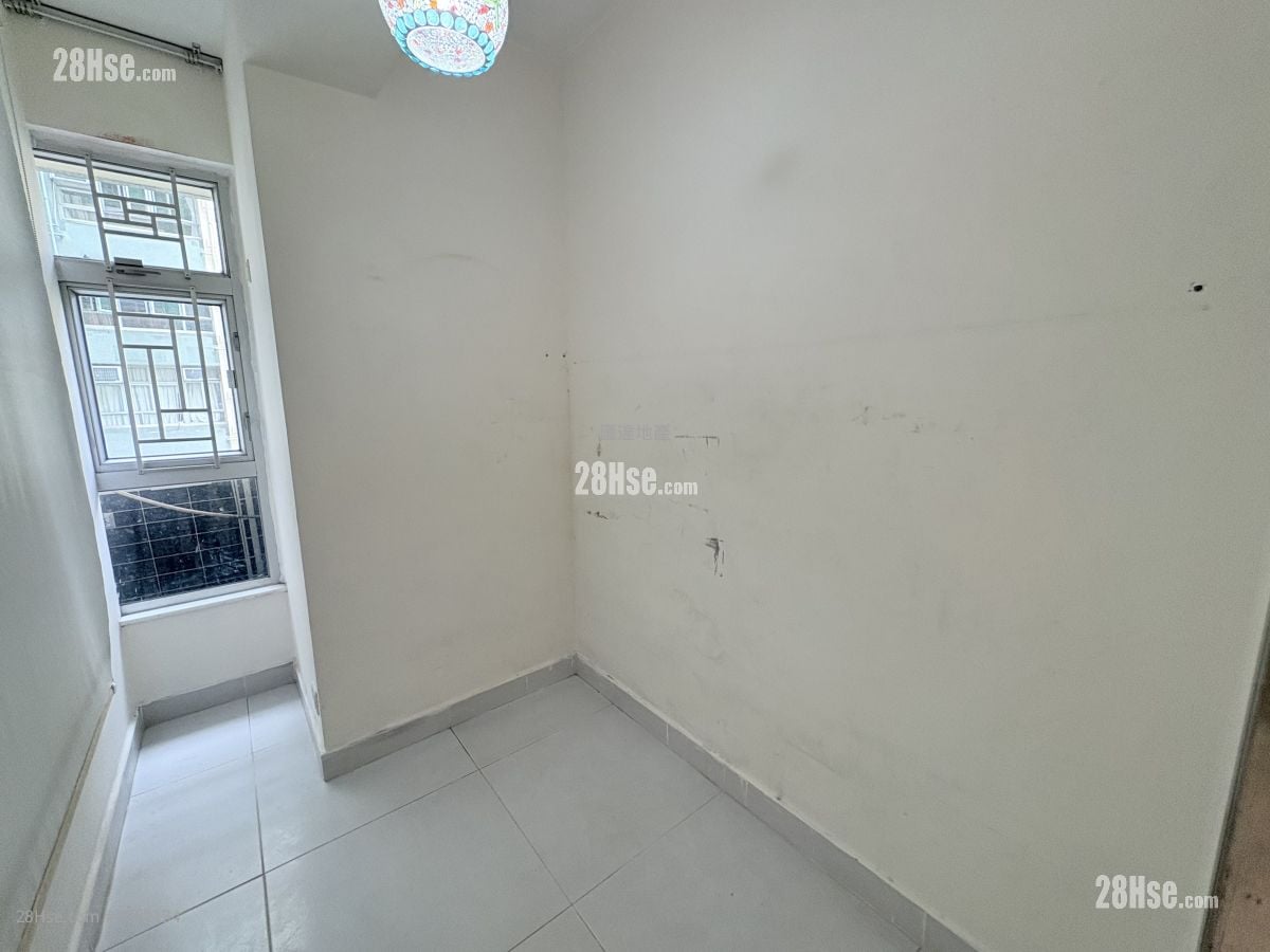Mei Foo Sun Chuen Sell 3 Bedrooms , 2 Bathrooms 602 ft²