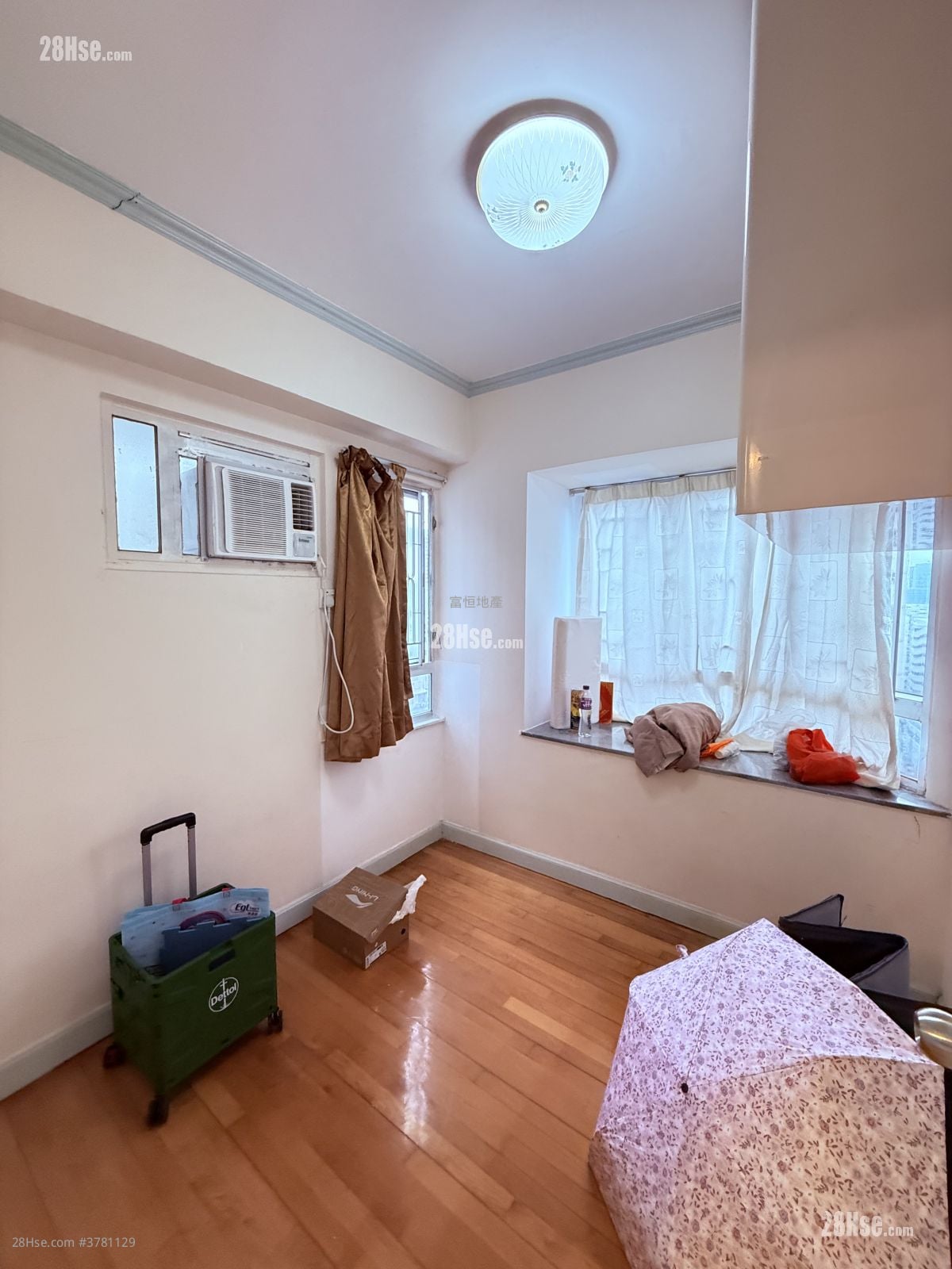 Po Sun Mansion Rental Studio , 1 Bathroom 418 ft²