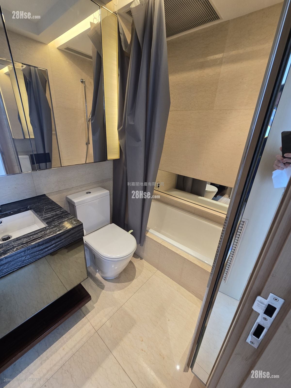 天玺 售盘 3 房 , 3 浴室 875 平方尺