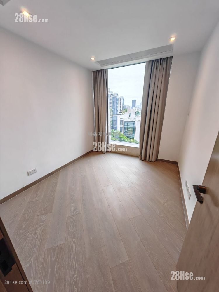 Central Peak Rental 4 Bedrooms , 4 Bathrooms 2,104 ft²