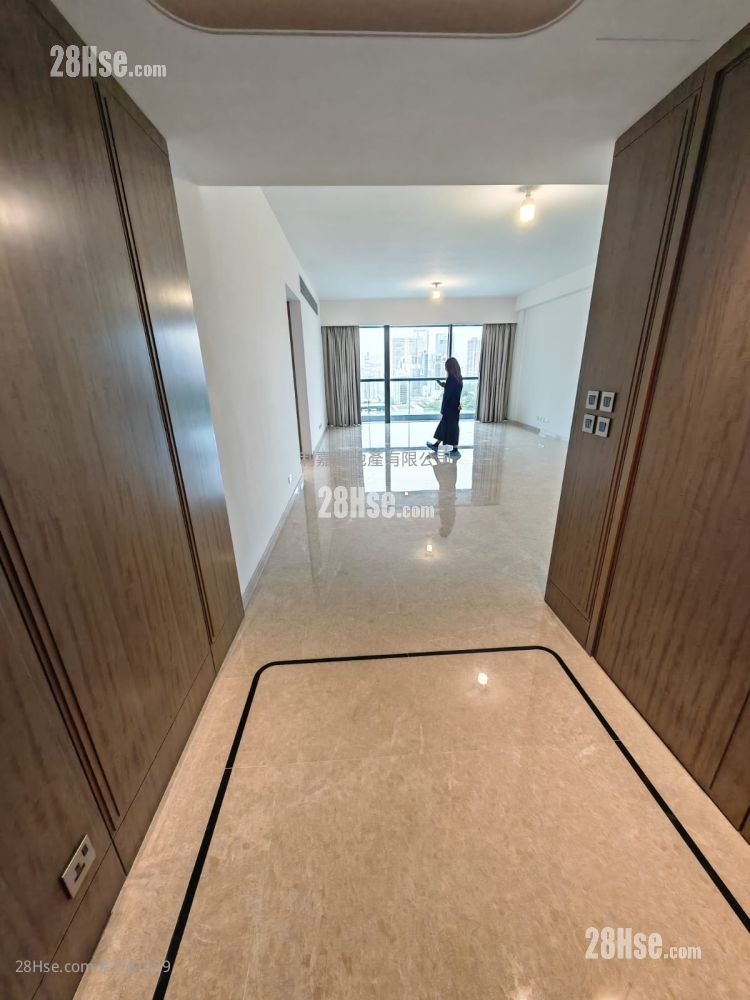 Central Peak Rental 4 Bedrooms , 4 Bathrooms 2,104 ft²