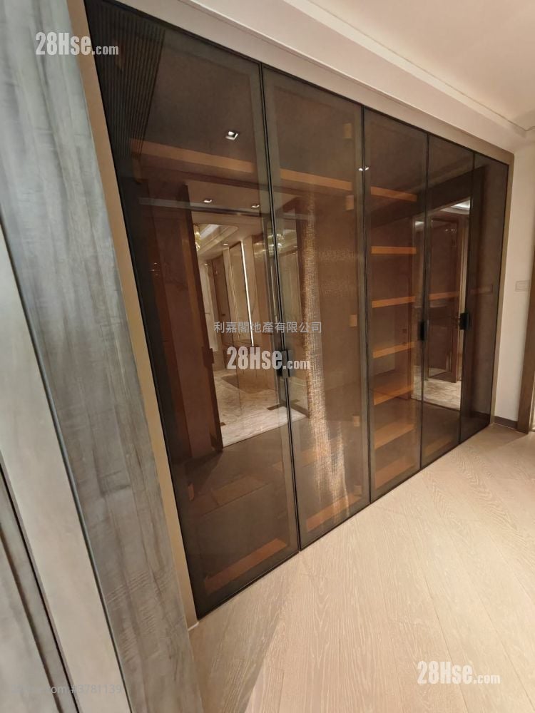 Central Peak Rental 4 Bedrooms , 4 Bathrooms 2,104 ft²