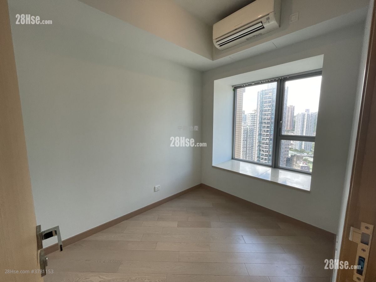 bedroom 1: Century Gateway Sell 4 Bedrooms 813 ft²