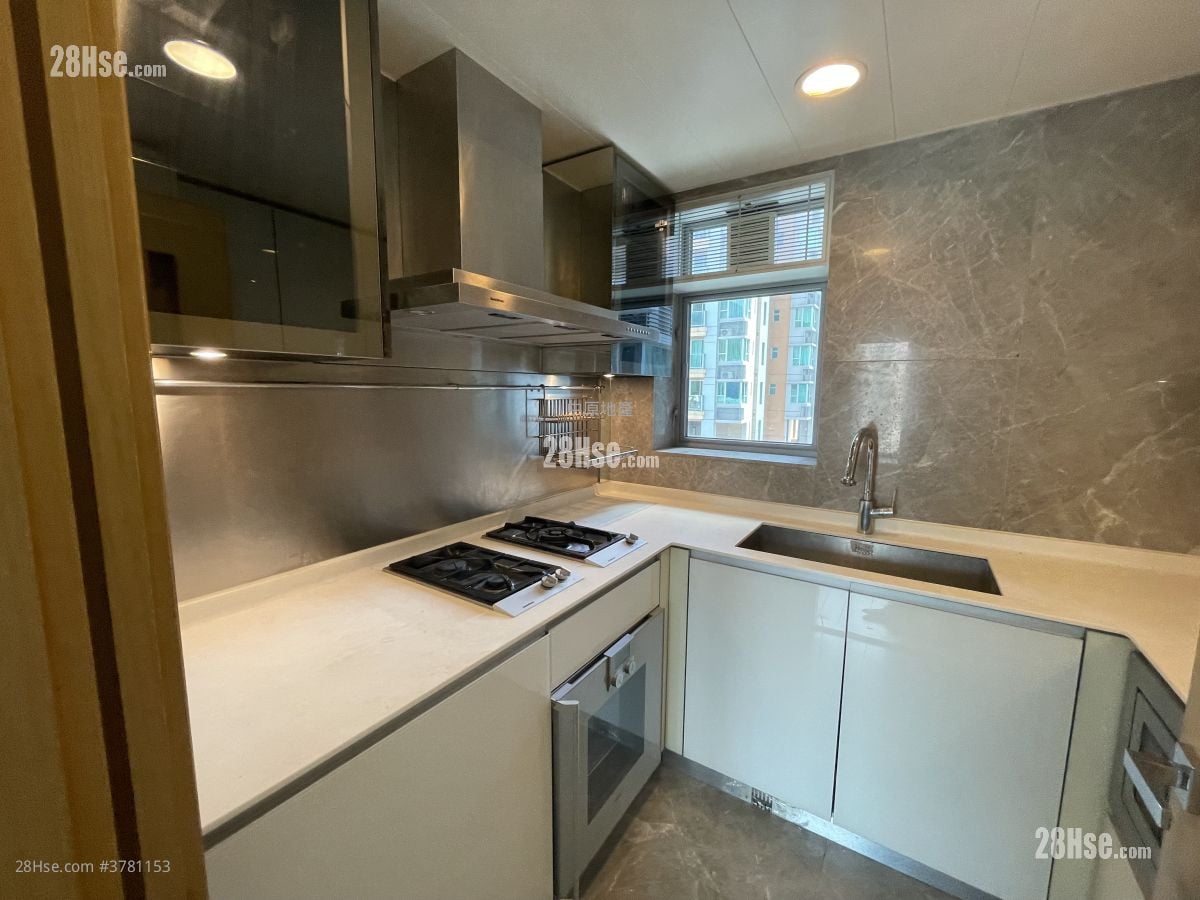 kitchen: Century Gateway Sell 4 Bedrooms 813 ft²