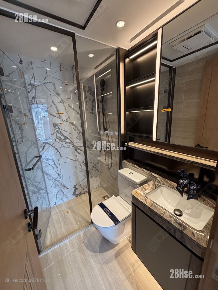 Topside Residence Rental 3 Bedrooms , 1 Bathroom 545 ft²