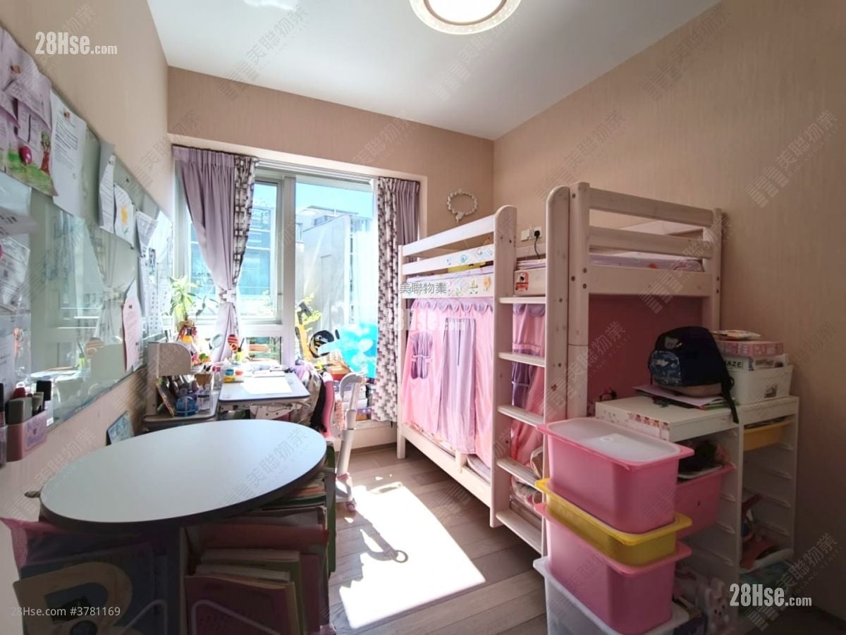 Mount Regalia Sell 4 Bedrooms , 4 Bathrooms 1,623 ft²