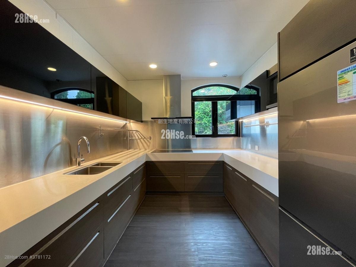 飞鹅山庄 租盘 4 房 , 3 浴室 4,528 平方尺