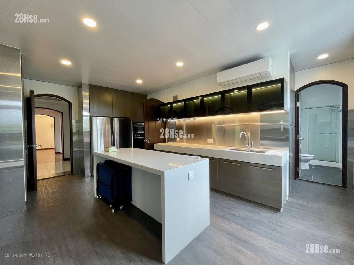 飞鹅山庄 租盘 4 房 , 3 浴室 4,528 平方尺