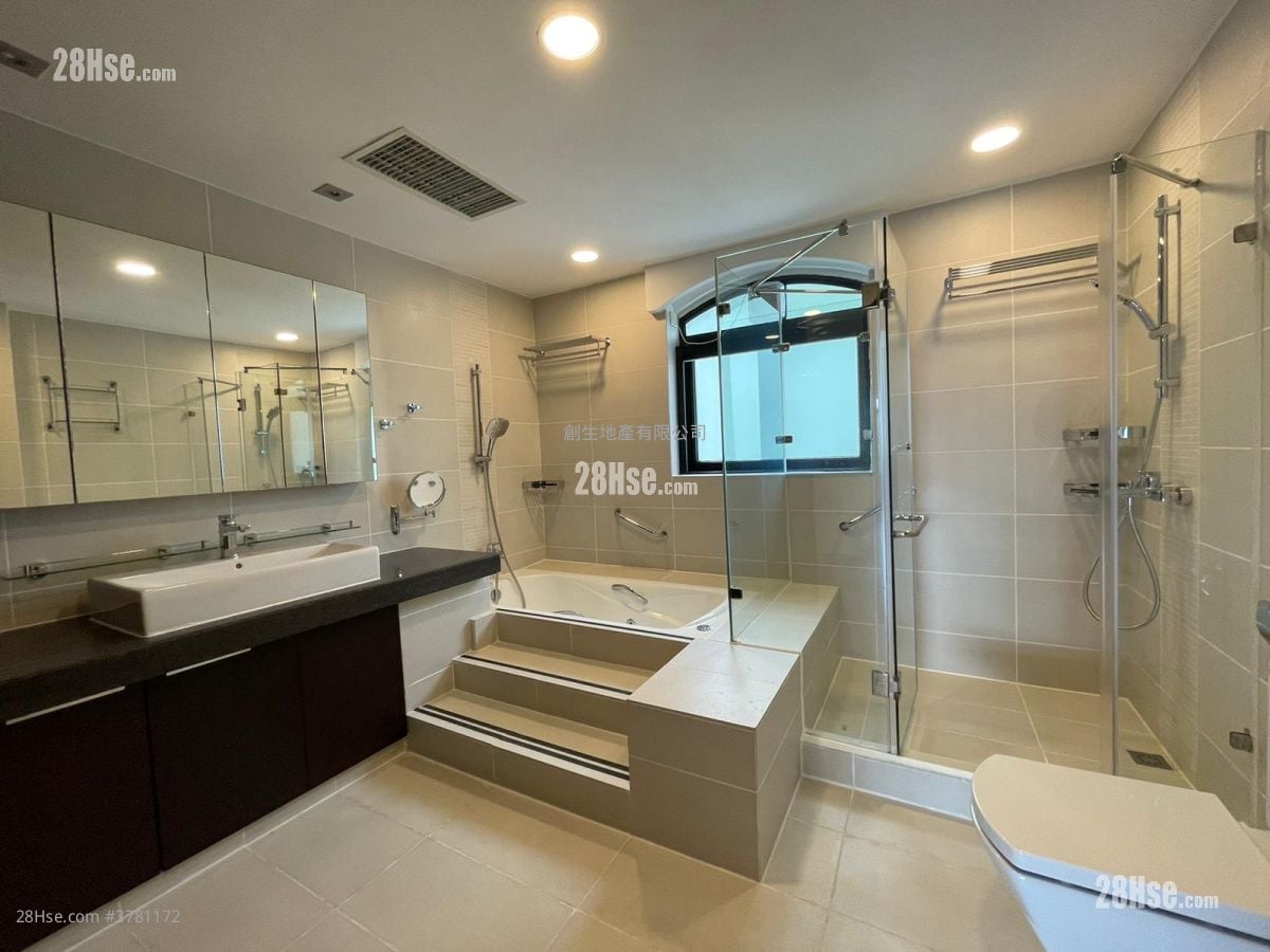 飞鹅山庄 租盘 4 房 , 3 浴室 4,528 平方尺