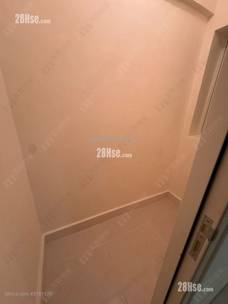 领都 租盘 3 房 , 2 浴室 733 平方尺