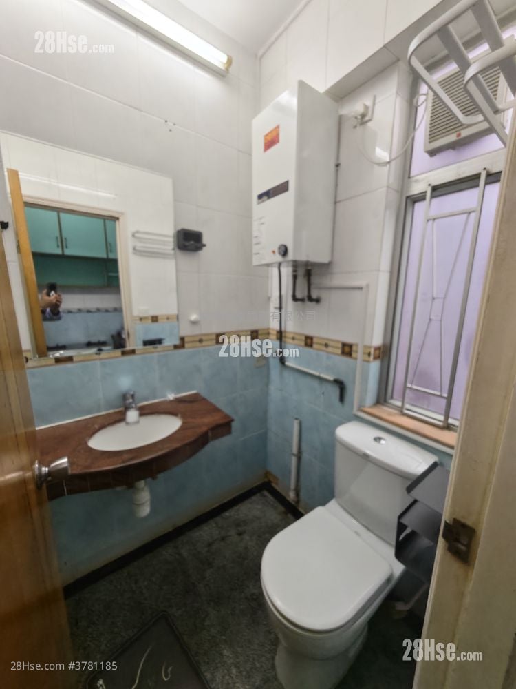 Wah Sun Building Rental 2 Bedrooms , 1 Bathroom 318 ft²