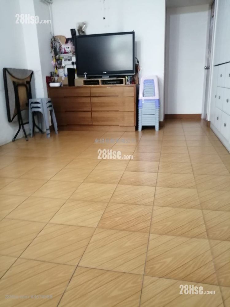 Tone Hing Building Sell 3 Bedrooms , 1 Bathroom 494 ft²