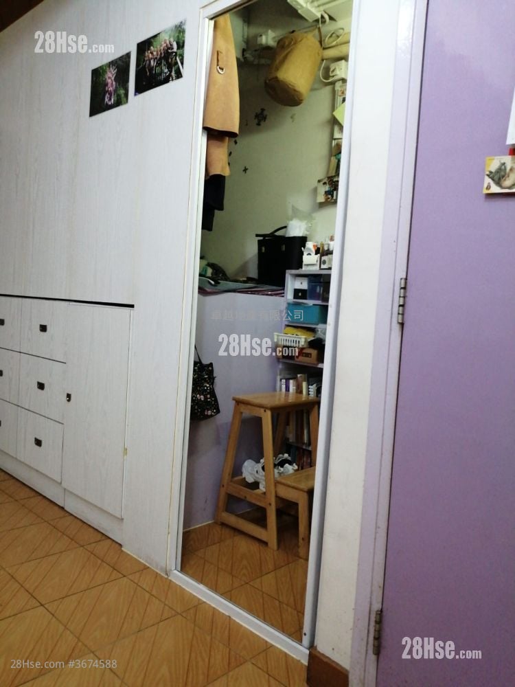 Tone Hing Building Sell 3 Bedrooms , 1 Bathroom 494 ft²