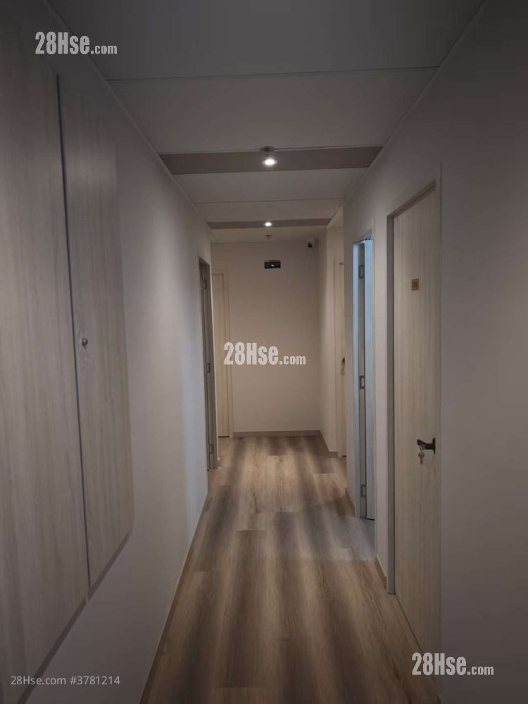 Island Building Rental 5+ Bedrooms , 2 Toilets 163 ft²