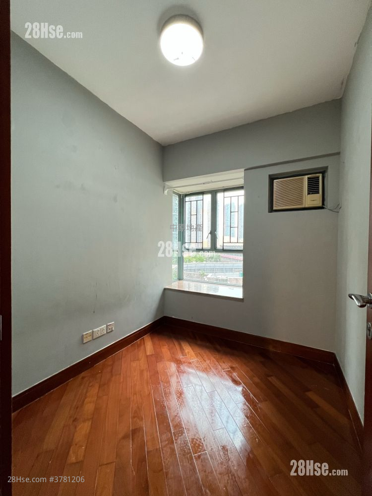 Aquamarine Sell 2 Bedrooms 502 ft²