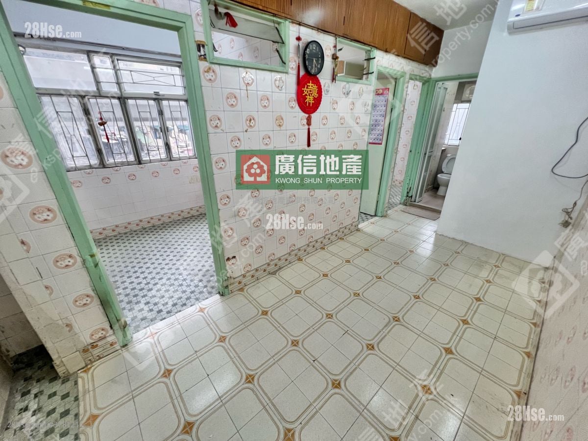 Fuk Wo Mansion Rental 3 Bedrooms , 1 Bathroom 330 ft²