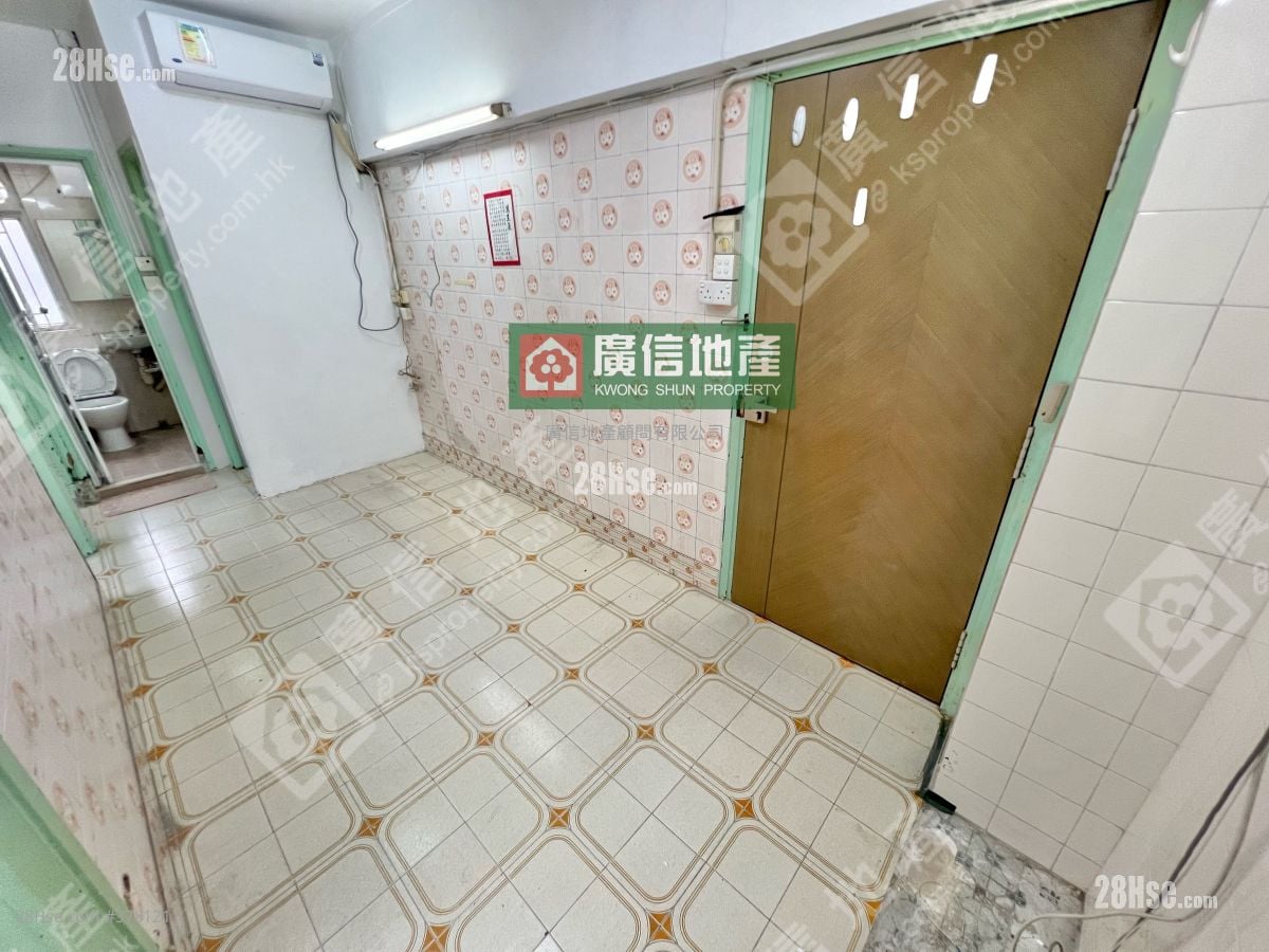 Fuk Wo Mansion Rental 3 Bedrooms , 1 Bathroom 330 ft²