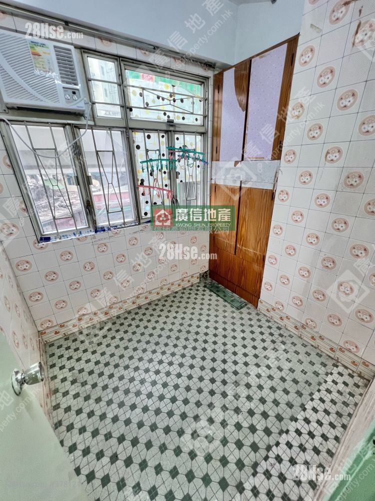 Fuk Wo Mansion Rental 3 Bedrooms , 1 Bathroom 330 ft²