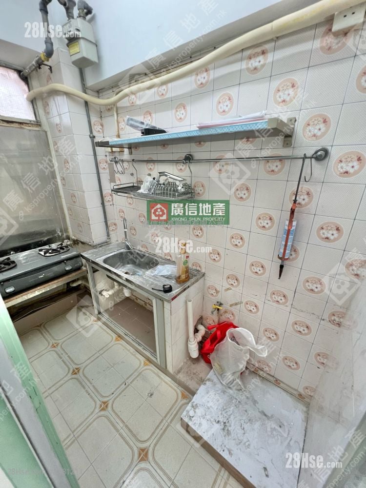 Fuk Wo Mansion Rental 3 Bedrooms , 1 Bathroom 330 ft²