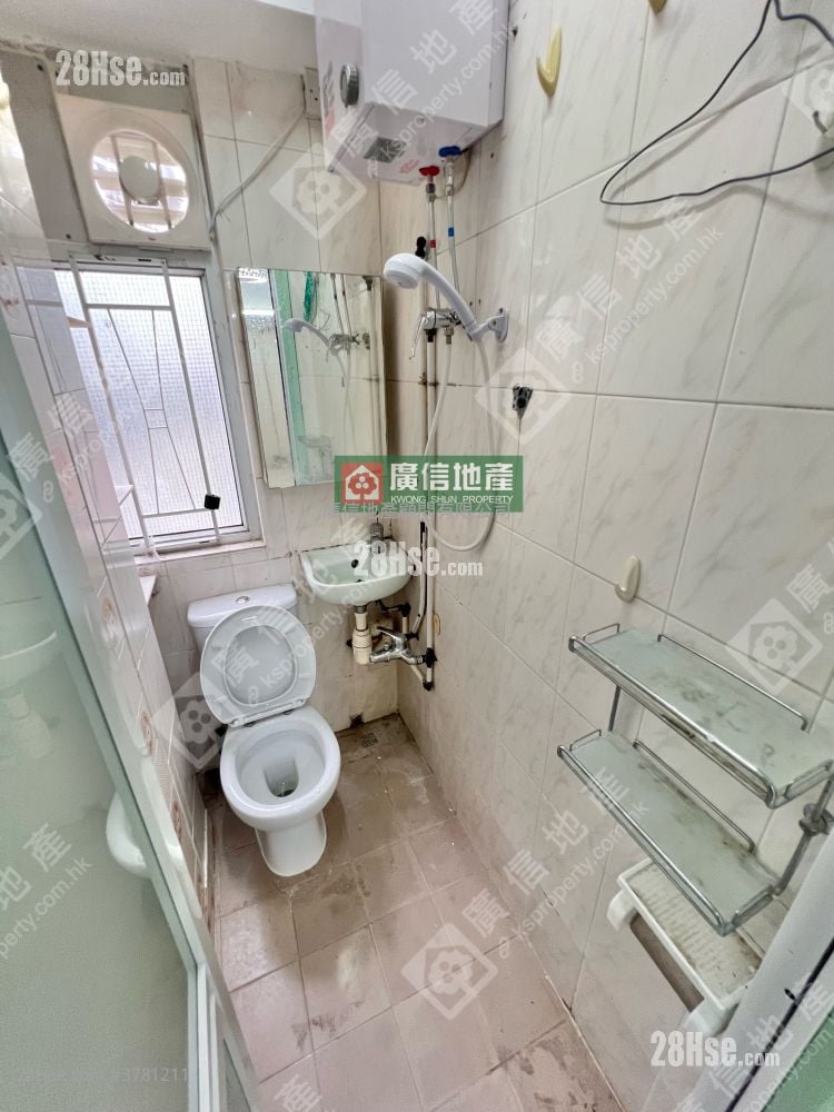 Fuk Wo Mansion Rental 3 Bedrooms , 1 Bathroom 330 ft²