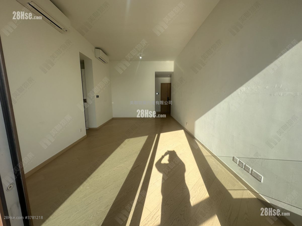 LP10 售盘 5+ 房 , 3 浴室 1,203 平方尺