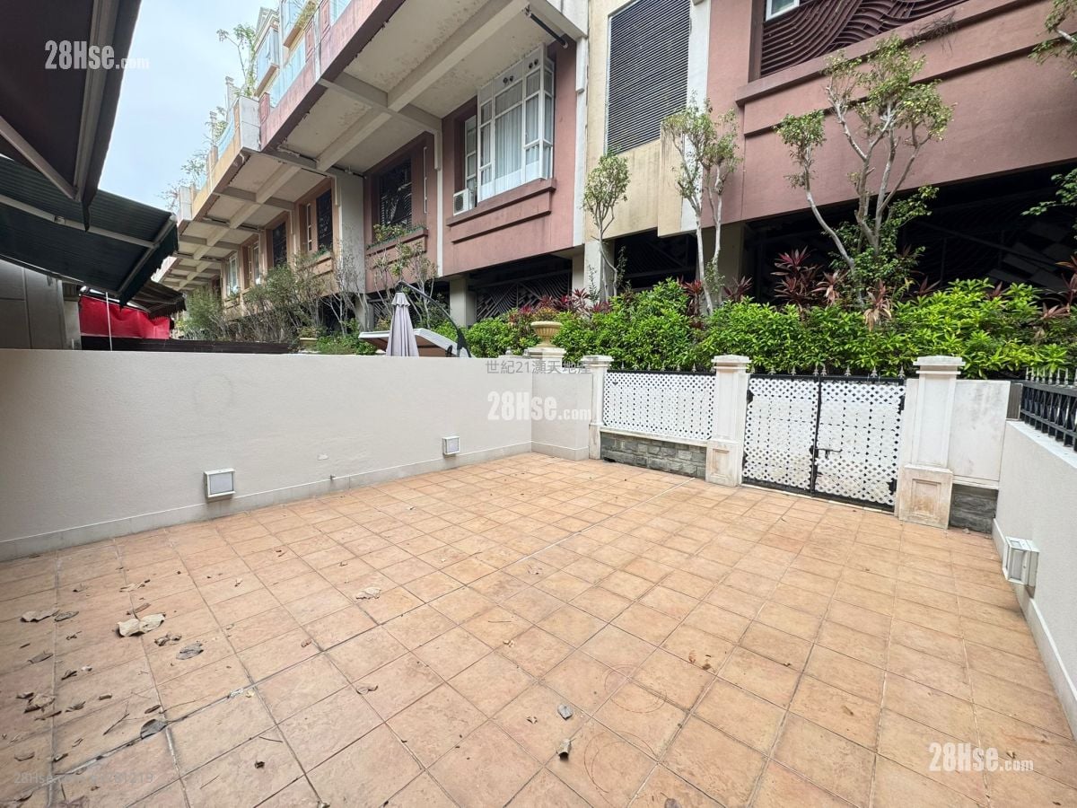 The Beverly Hills Rental 5+ Bedrooms , 2 Bathrooms 1,606 ft²