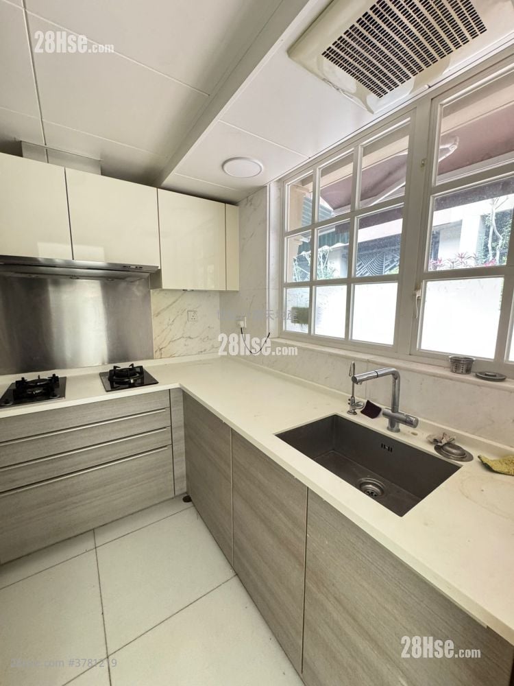 The Beverly Hills Rental 5+ Bedrooms , 2 Bathrooms 1,606 ft²