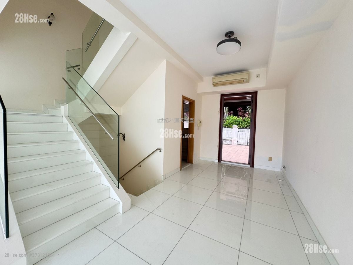 The Beverly Hills Rental 5+ Bedrooms , 2 Bathrooms 1,606 ft²