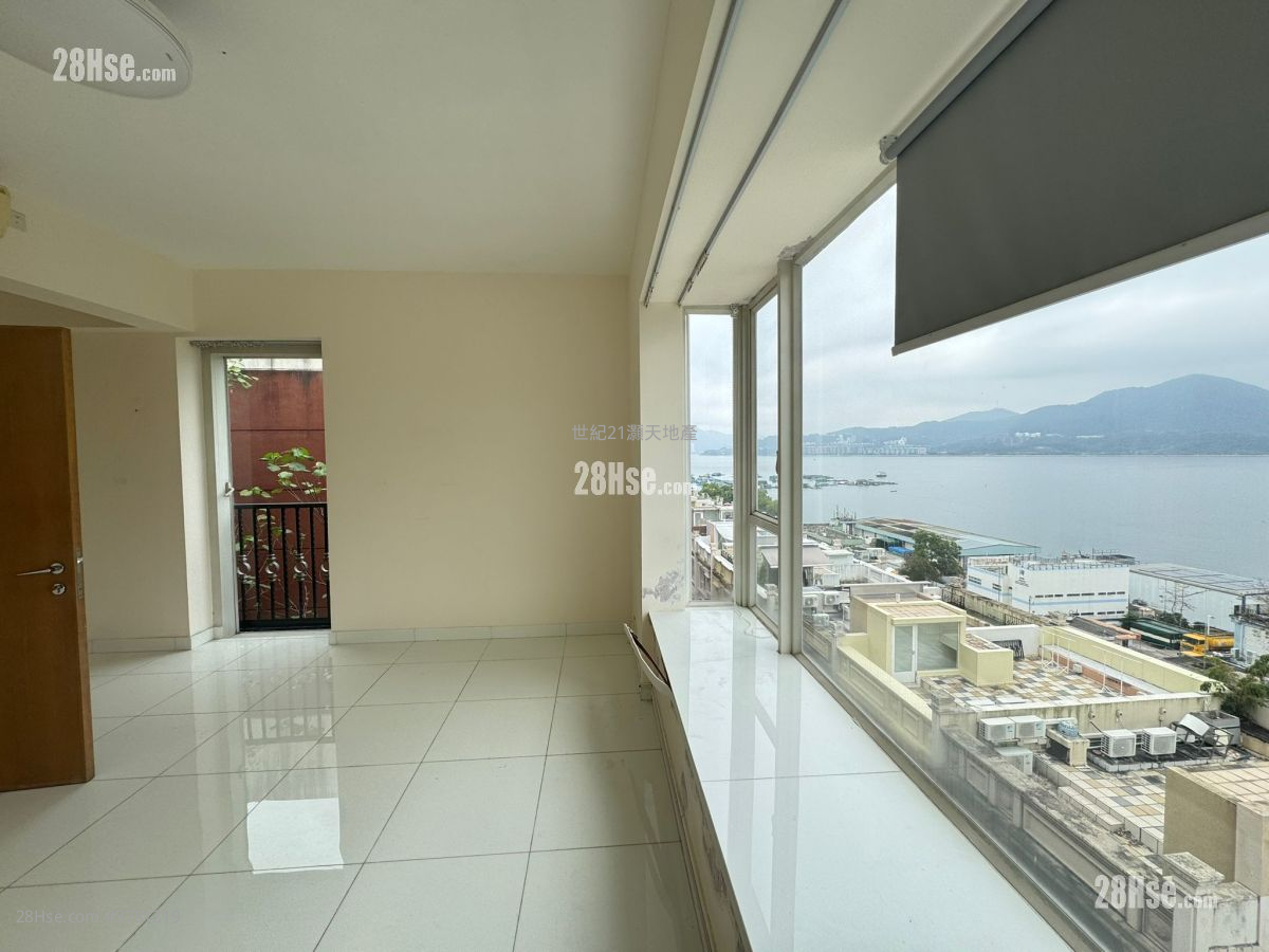 The Beverly Hills Rental 5+ Bedrooms , 2 Bathrooms 1,606 ft²