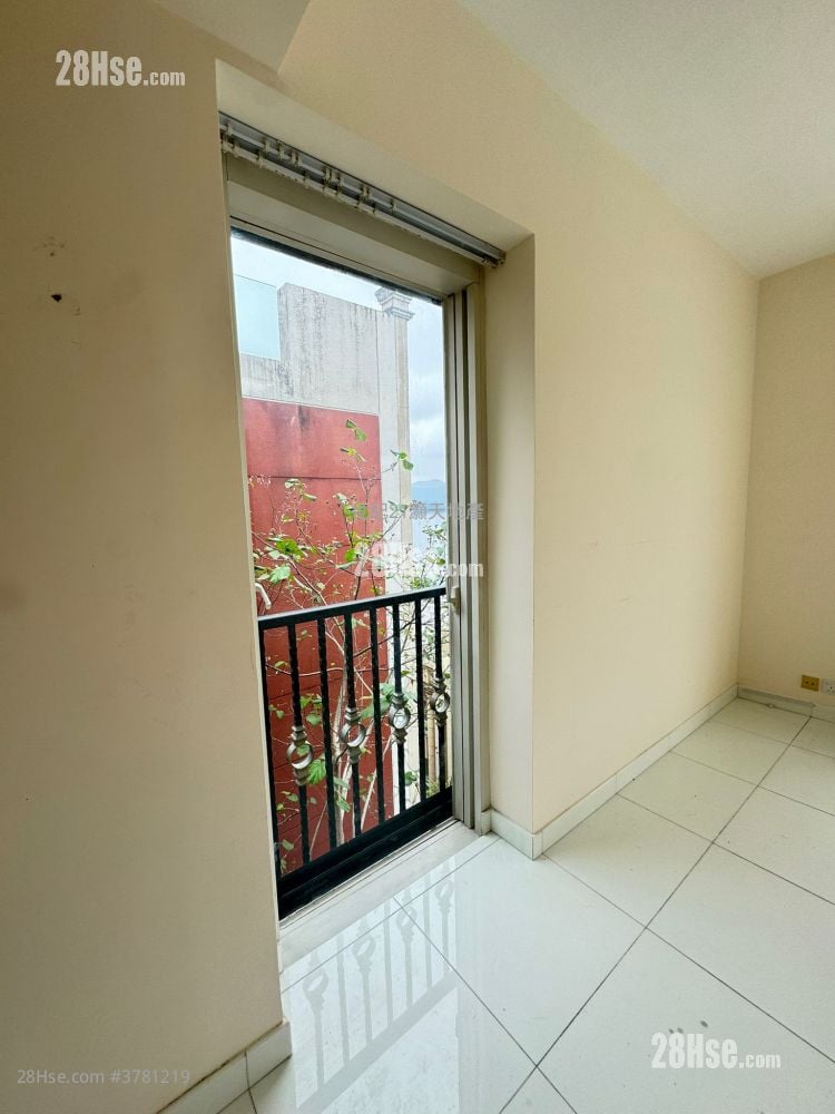 The Beverly Hills Rental 5+ Bedrooms , 2 Bathrooms 1,606 ft²