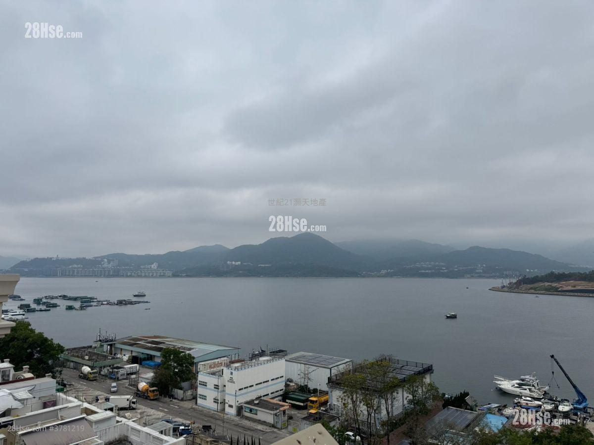 The Beverly Hills Rental 5+ Bedrooms , 2 Bathrooms 1,606 ft²