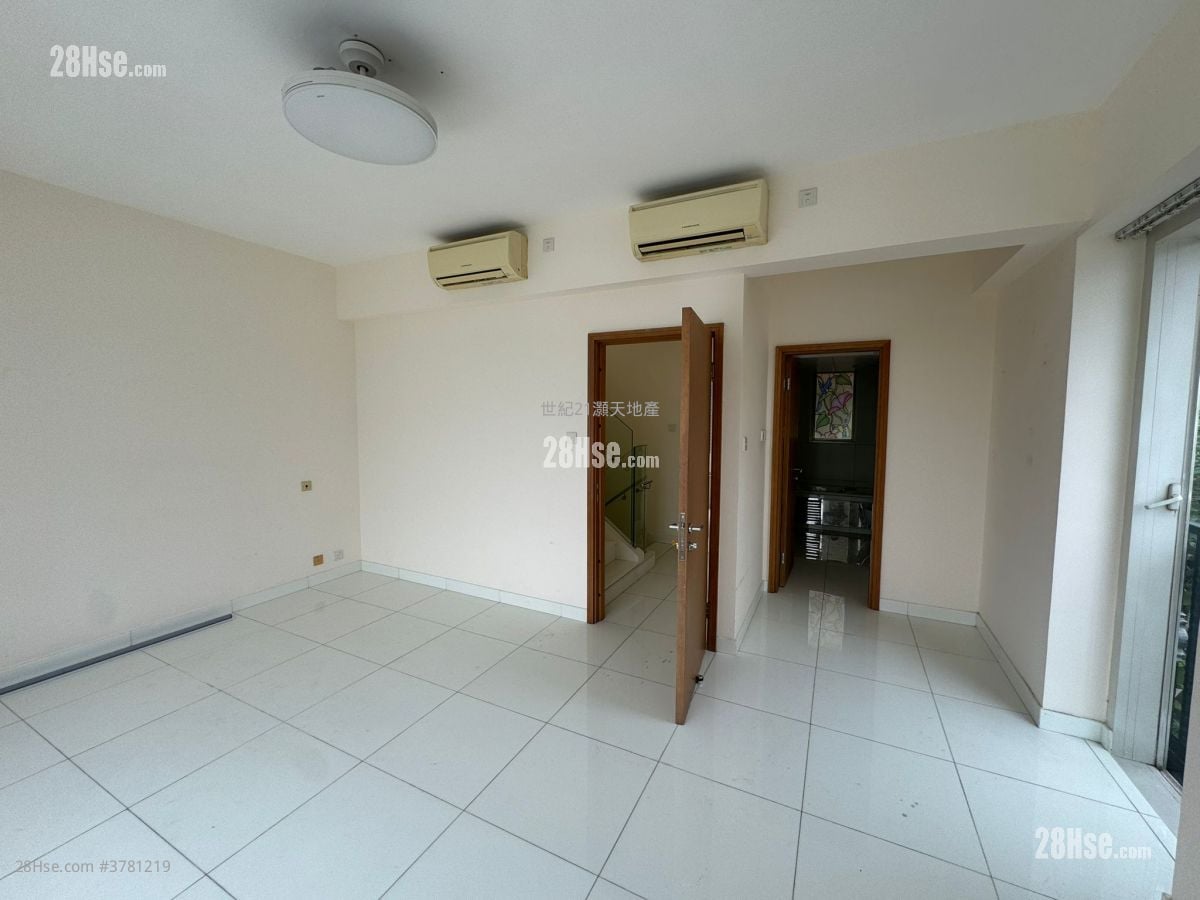 The Beverly Hills Rental 5+ Bedrooms , 2 Bathrooms 1,606 ft²