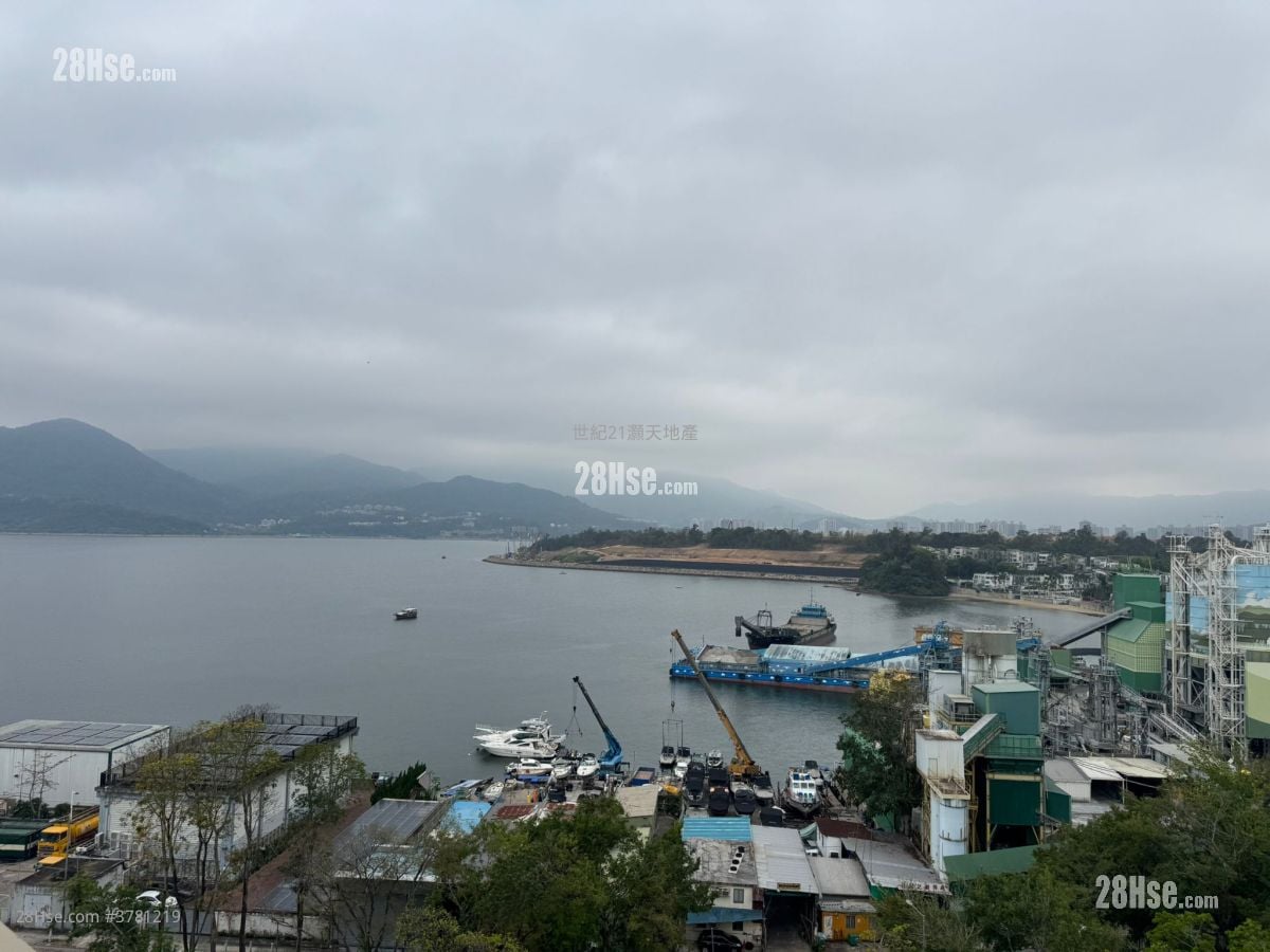 The Beverly Hills Rental 5+ Bedrooms , 2 Bathrooms 1,606 ft²