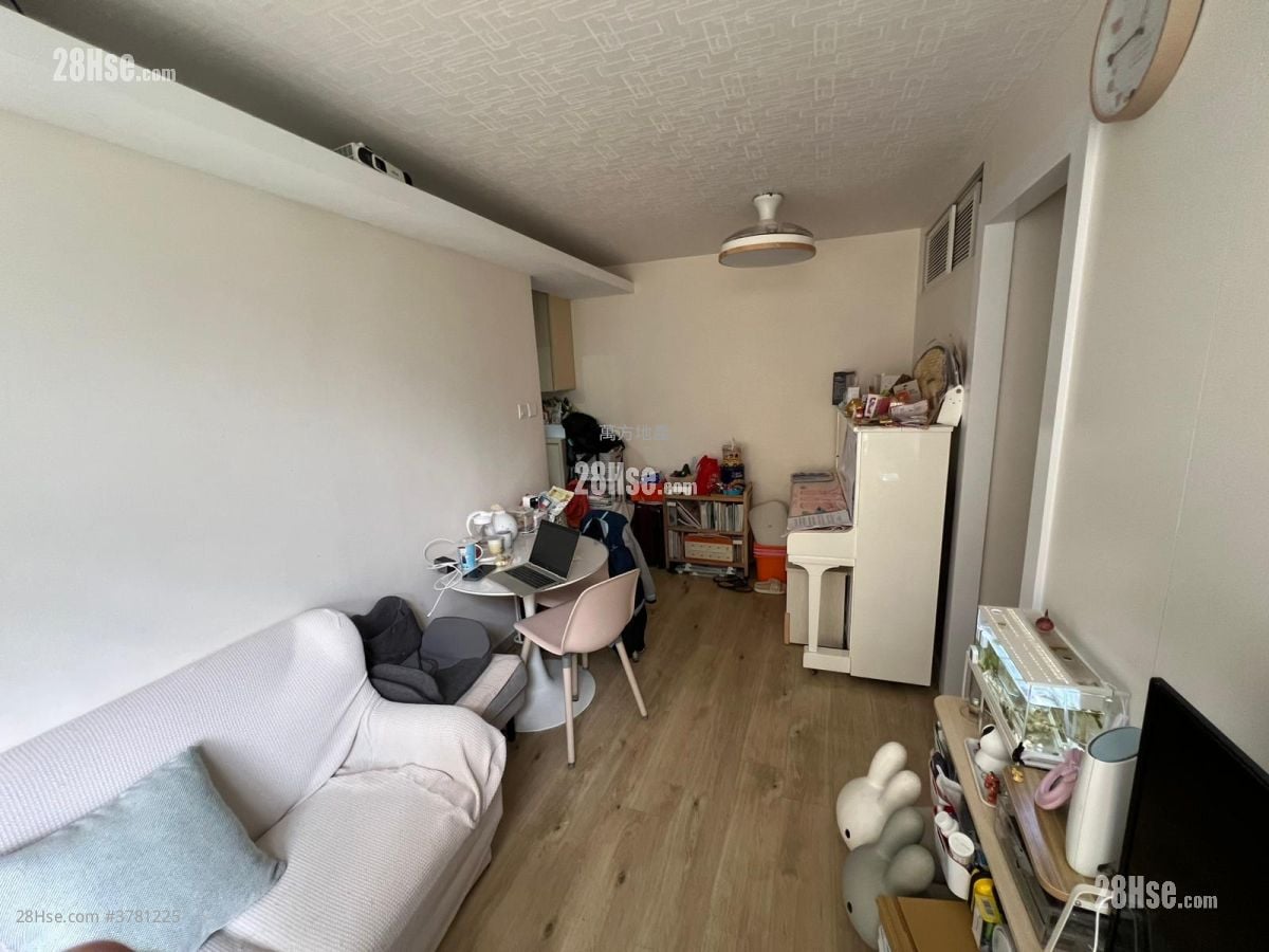 Hong Lam Court Sell 3 Bedrooms , 1 Bathroom 554 ft²