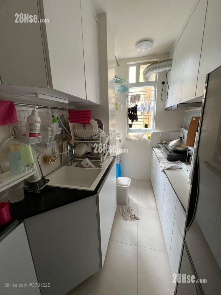 Hong Lam Court Sell 3 Bedrooms , 1 Bathroom 554 ft²