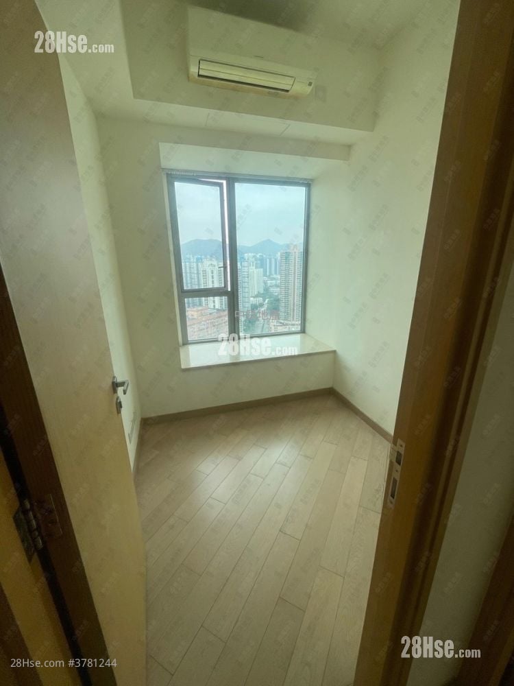 master room: Century Gateway Sell 2 Bedrooms 473 ft²