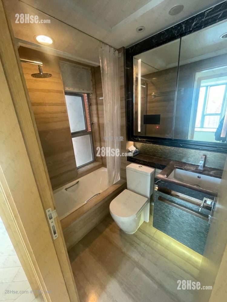 bathroom: Century Gateway Sell 2 Bedrooms 473 ft²