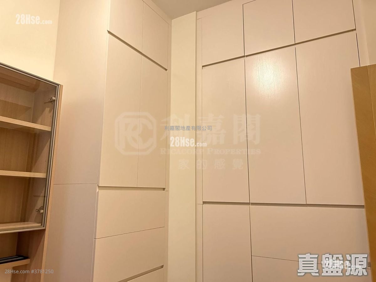 维港滙 售盘 2 房 448 平方尺