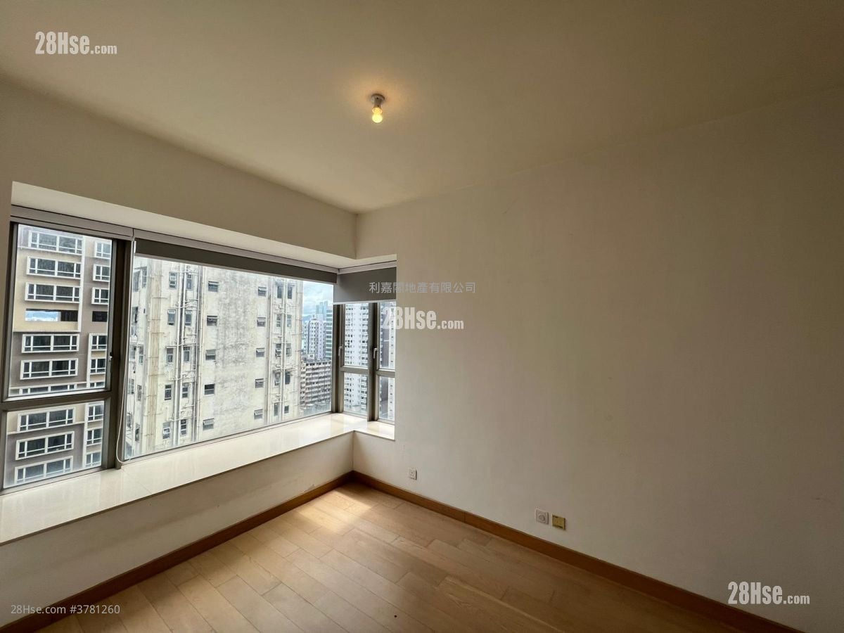 Island Crest Sell 3 Bedrooms , 2 Bathrooms 879 ft²