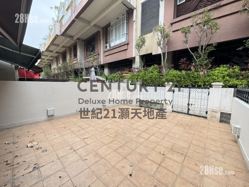 The Beverly Hills Rental 5+ Bedrooms , 2 Bathrooms 1,606 ft²