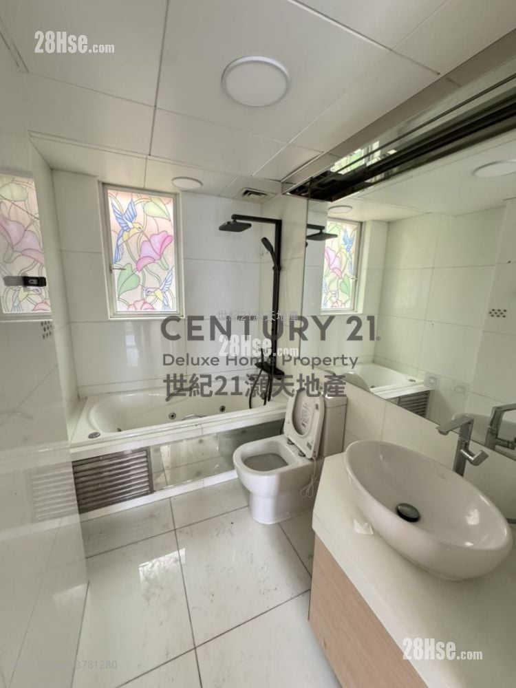 The Beverly Hills Rental 5+ Bedrooms , 2 Bathrooms 1,606 ft²