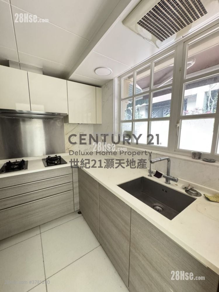 The Beverly Hills Rental 5+ Bedrooms , 2 Bathrooms 1,606 ft²