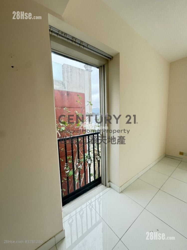 The Beverly Hills Rental 5+ Bedrooms , 2 Bathrooms 1,606 ft²