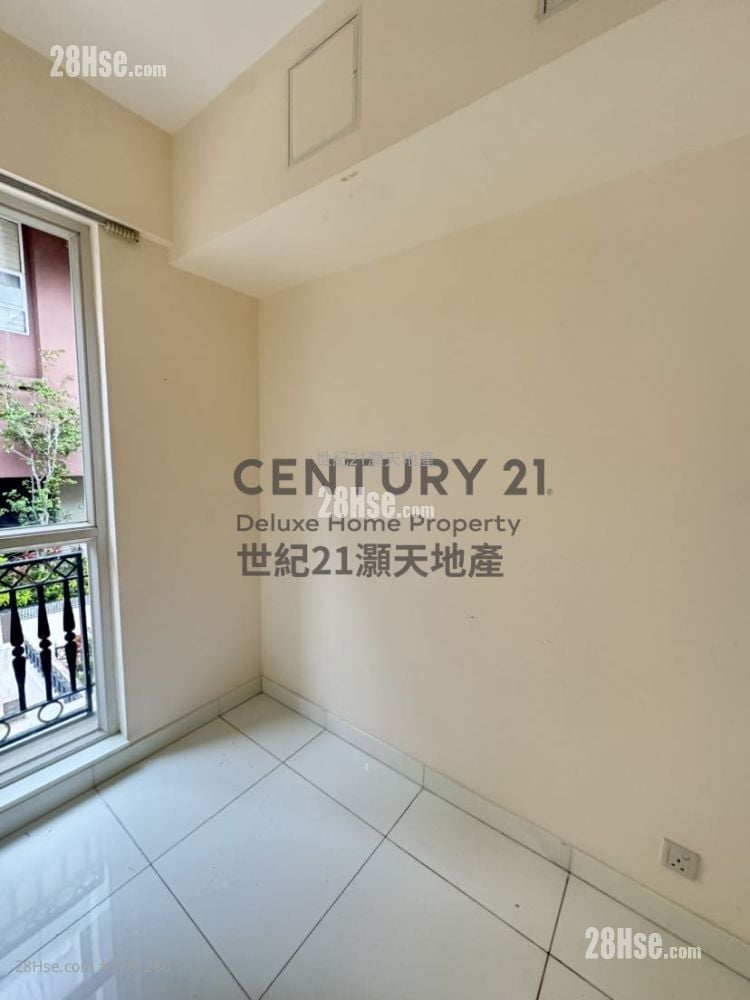 The Beverly Hills Rental 5+ Bedrooms , 2 Bathrooms 1,606 ft²